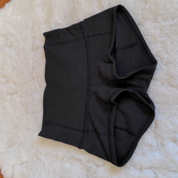 Lululemon short black shorts xs 4 yoga running excercise bike high rise